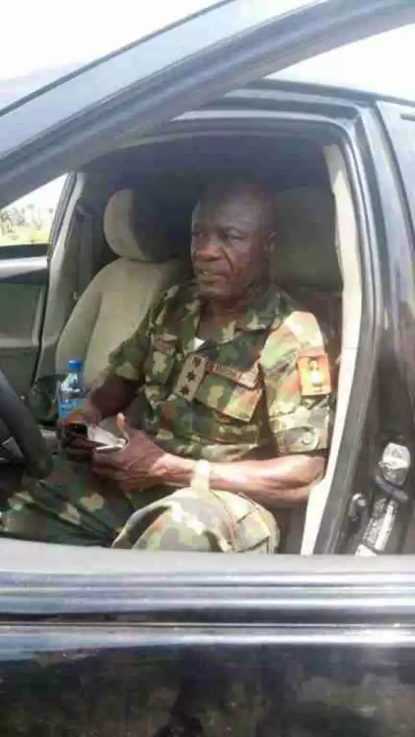 See Fake Soldier Arrested While Osinbajo Was Inspecting Mokwa-Jebba Bridge (Photos)